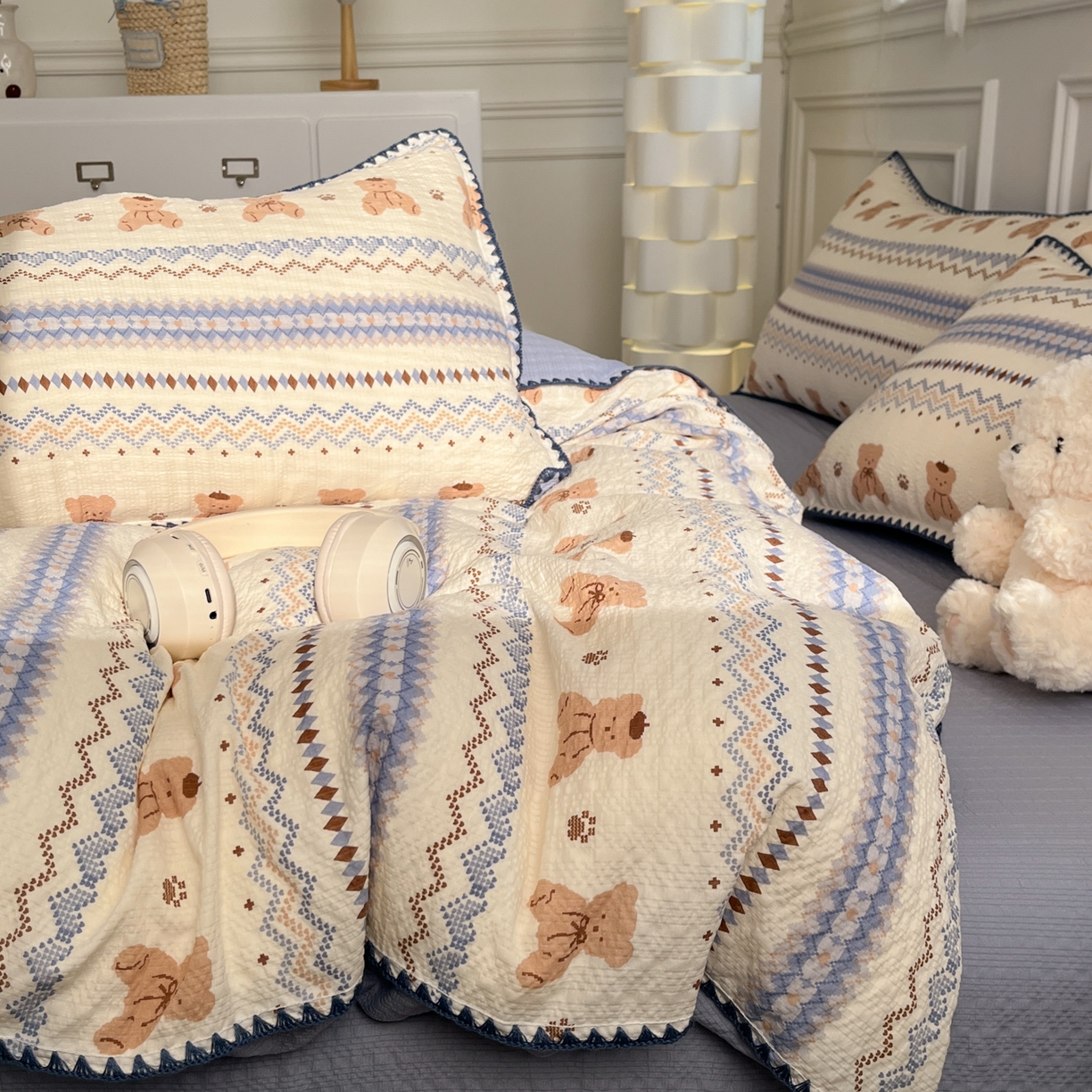 91家纺网 家纺一手货源 找家纺 慕澄家纺 2026新款小清新印花泡芙纱贝壳边四件套 奶蓝部落