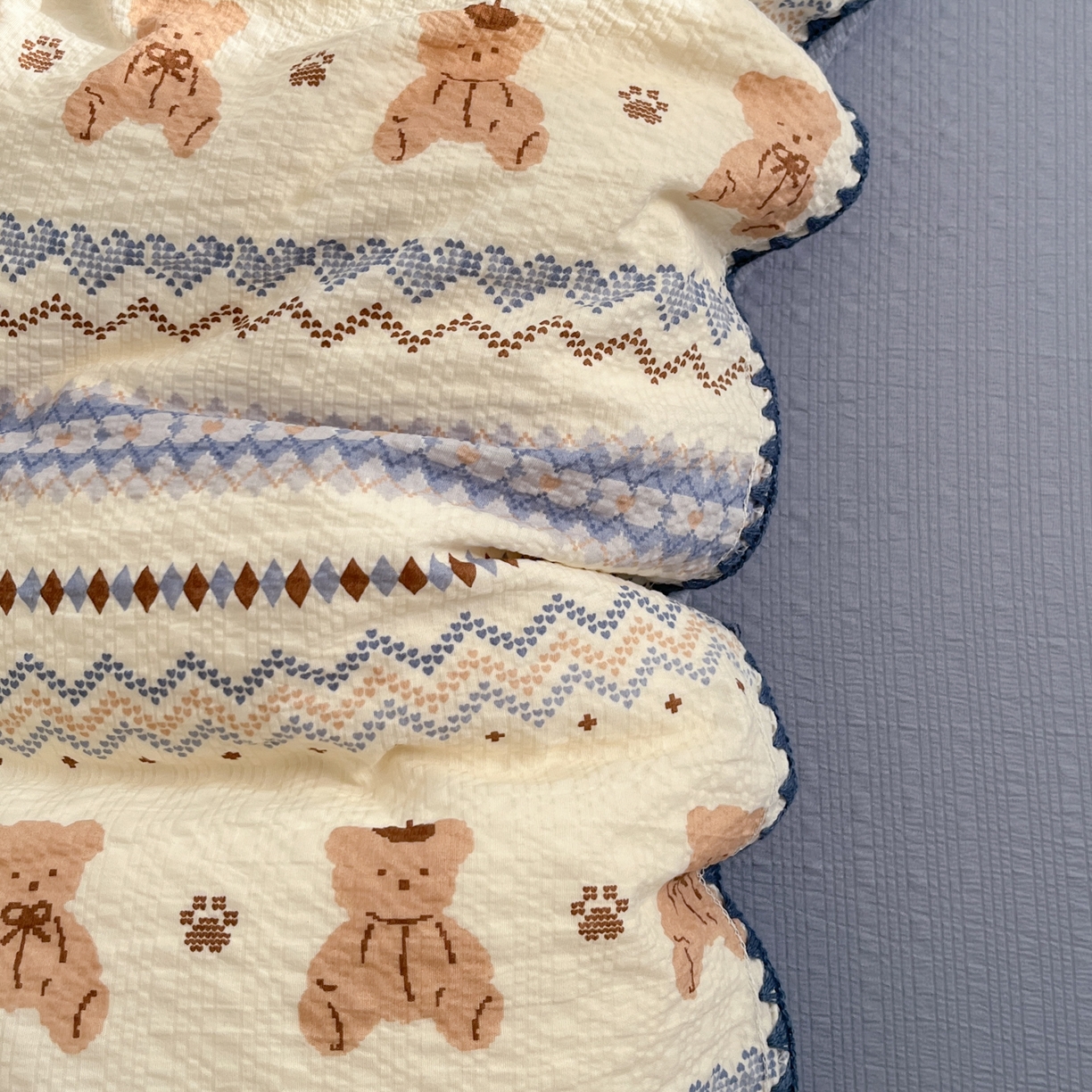 91家纺网 家纺一手货源 找家纺 慕澄家纺 2026新款小清新印花泡芙纱贝壳边四件套 奶蓝部落