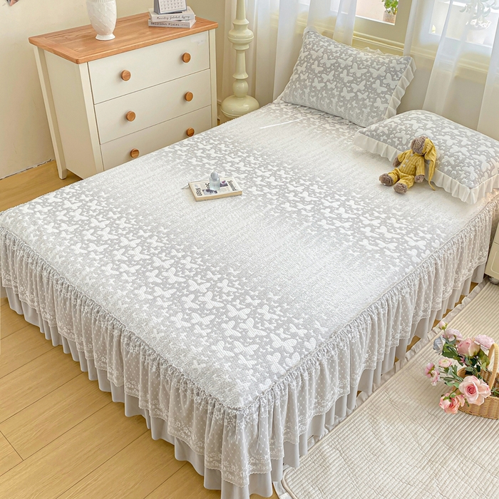 91家纺网 家纺一手货源 找家纺 伊人坊 2026新款A类550克凉感提花值过0.21冰豆豆家用凉席子三件套夏季-床裙款 花蝴蝶－灰