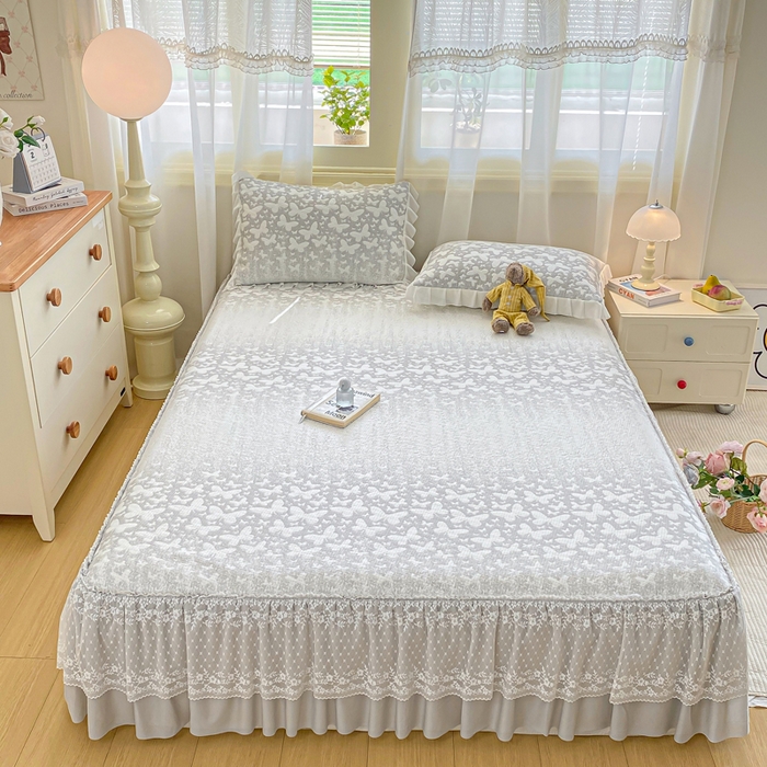 91家纺网 家纺一手货源 找家纺 伊人坊 2026新款A类550克凉感提花值过0.21冰豆豆家用凉席子三件套夏季-床裙款 花蝴蝶－灰