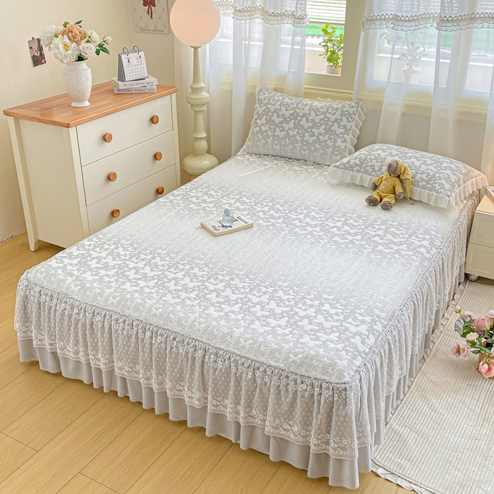 91家纺网 家纺一手货源 找家纺 伊人坊 2026新款A类550克凉感提花值过0.21冰豆豆家用凉席子三件套夏季-床裙款 花蝴蝶－灰