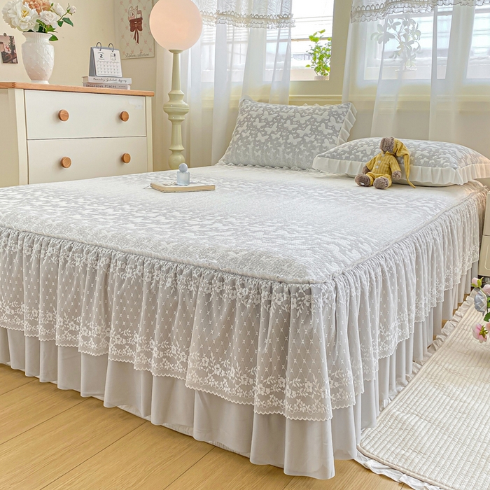 91家纺网 家纺一手货源 找家纺 伊人坊 2026新款A类550克凉感提花值过0.21冰豆豆家用凉席子三件套夏季-床裙款 花蝴蝶－灰