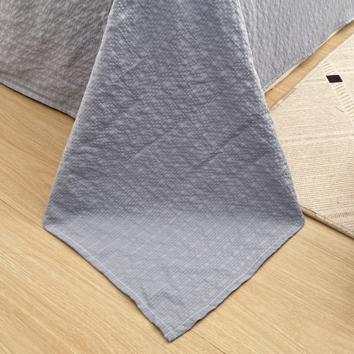 91家纺网 家纺一手货源 找家纺 慕澄家纺 2026新款小清新印花泡芙纱贝壳边四件套 奶蓝部落