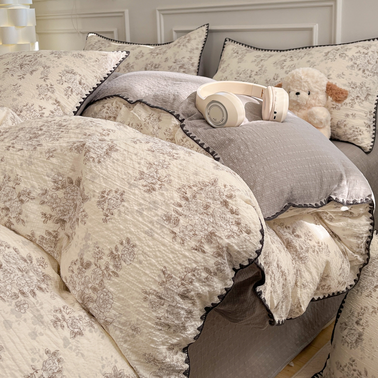 慕澄家纺 2026新款小清新印花泡芙纱贝壳边四件套 奶雾蔷薇