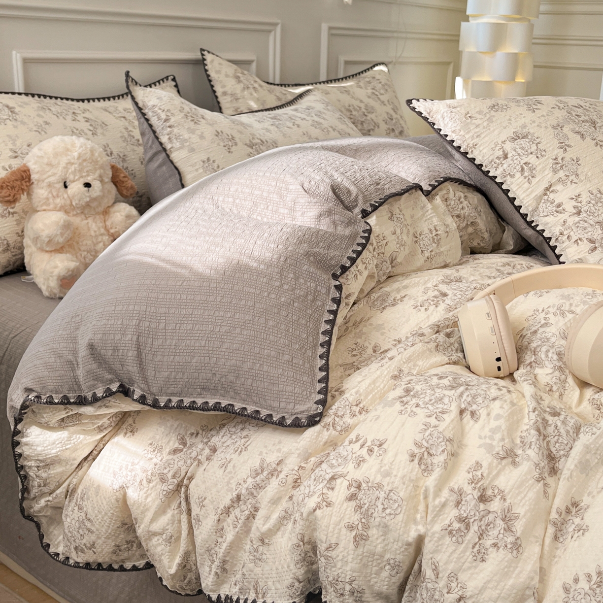 91家纺网 家纺一手货源 找家纺 慕澄家纺 2026新款小清新印花泡芙纱贝壳边四件套 奶雾蔷薇