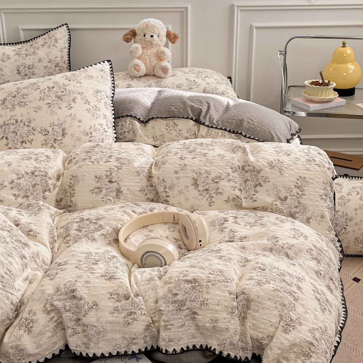 91家纺网 家纺一手货源 找家纺 慕澄家纺 2026新款小清新印花泡芙纱贝壳边四件套 奶雾蔷薇