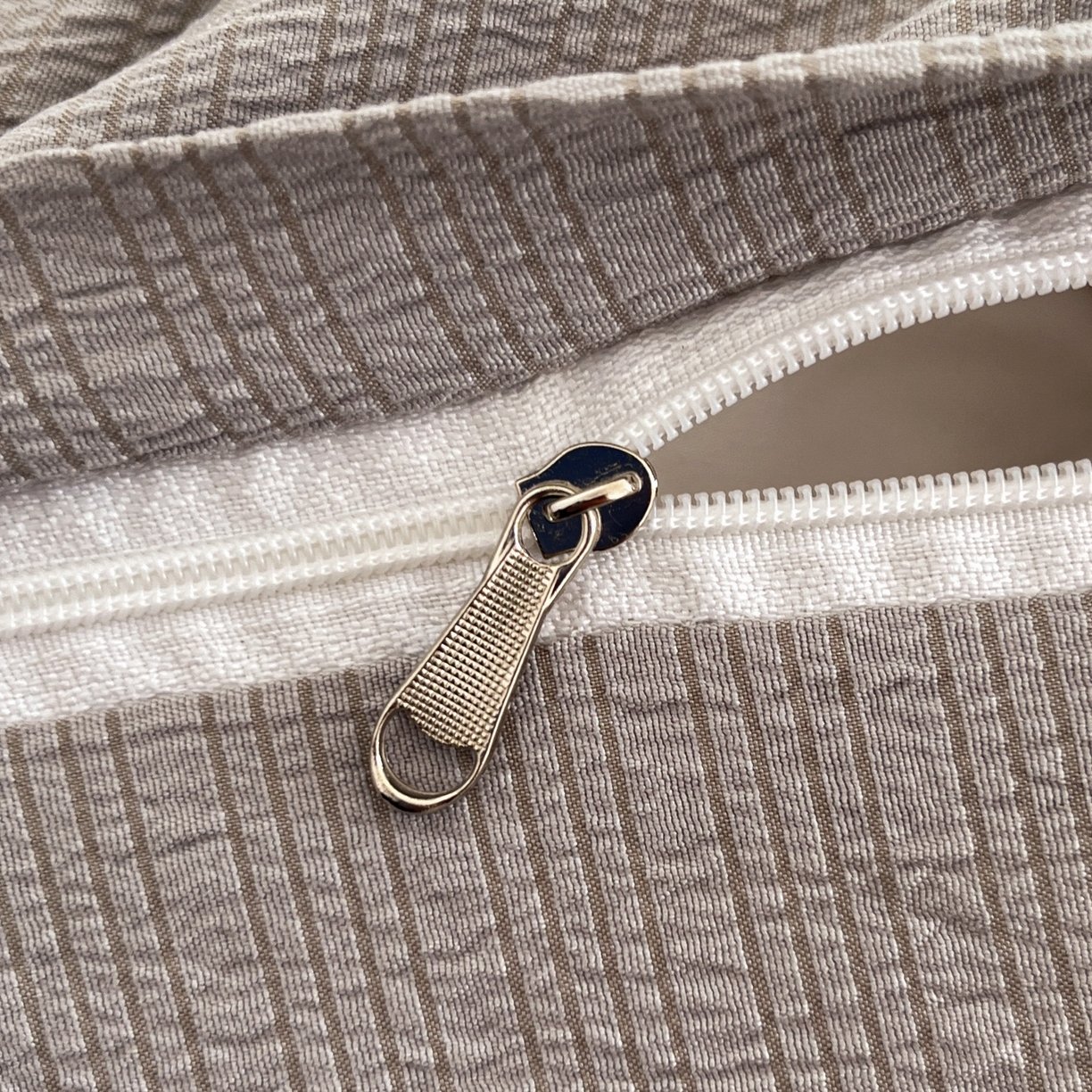 91家纺网 家纺一手货源 找家纺 慕澄家纺 2026新款小清新印花泡芙纱贝壳边四件套 奶雾蔷薇