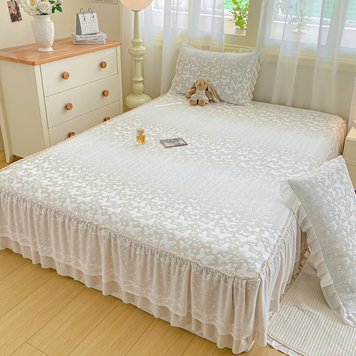 91家纺网 家纺一手货源 找家纺 伊人坊 2026新款A类550克凉感提花值过0.21冰豆豆家用凉席子三件套夏季-床裙款 花蝴蝶－咖