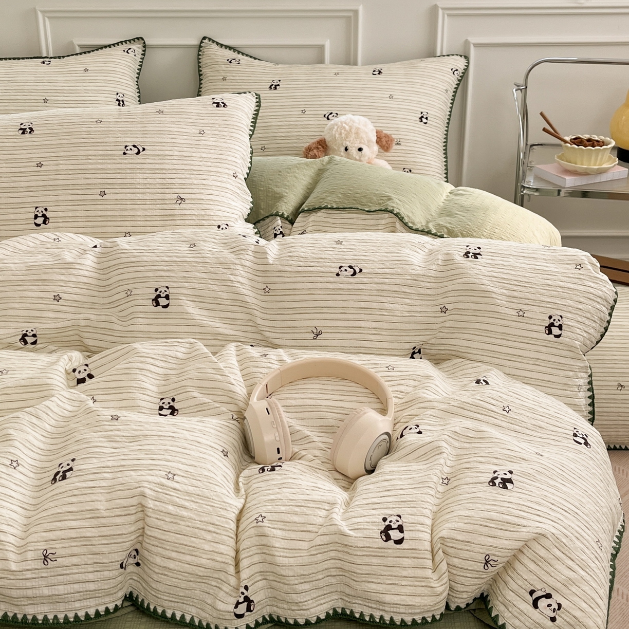 91家纺网 家纺一手货源 找家纺 慕澄家纺 2026新款小清新印花泡芙纱贝壳边四件套 青条熊猫梦