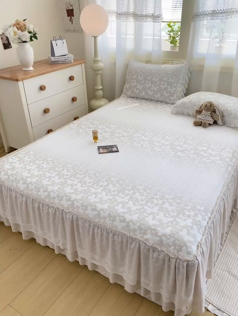 91家纺网 家纺一手货源 找家纺 伊人坊 2026新款A类550克凉感提花值过0.21冰豆豆家用凉席子三件套夏季-床裙款 花蝴蝶－咖