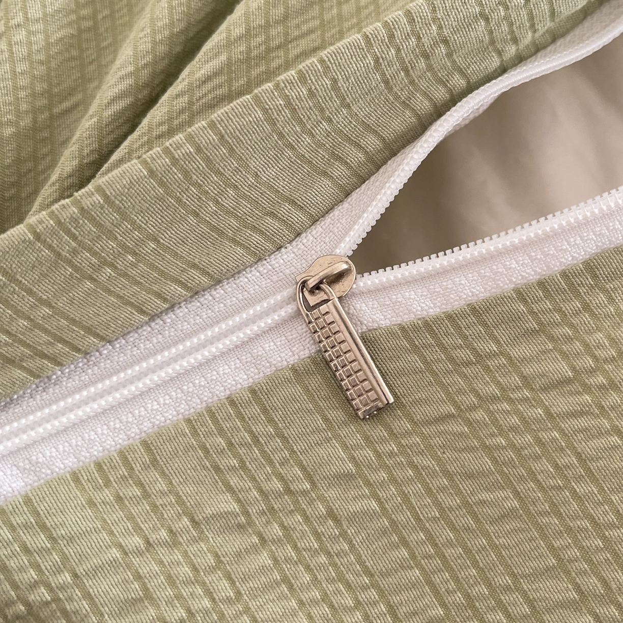 91家纺网 家纺一手货源 找家纺 慕澄家纺 2026新款小清新印花泡芙纱贝壳边四件套 青条熊猫梦