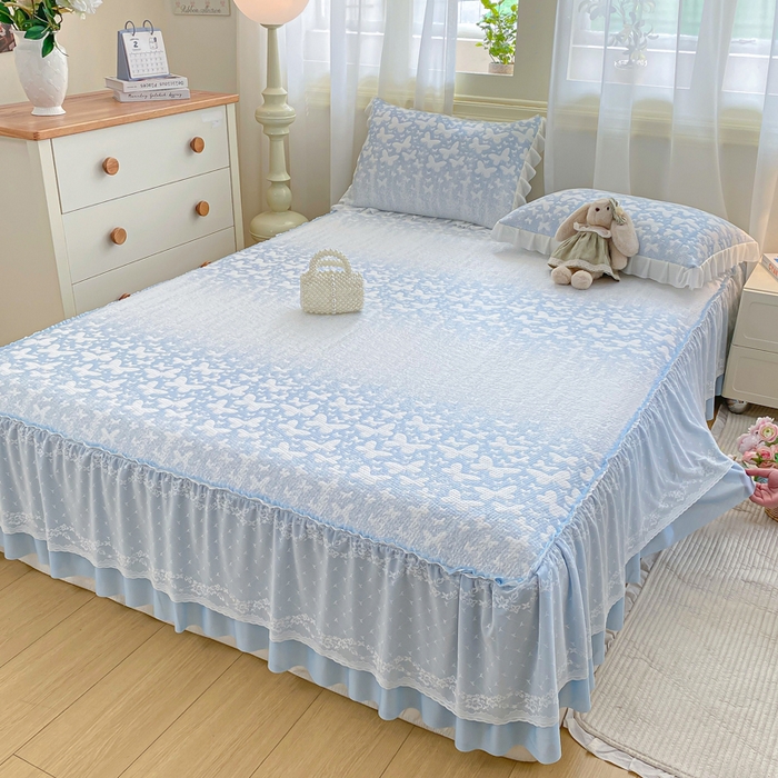 91家纺网 家纺一手货源 找家纺 伊人坊 2026新款A类550克凉感提花值过0.21冰豆豆家用凉席子三件套夏季-床裙款 花蝴蝶－蓝