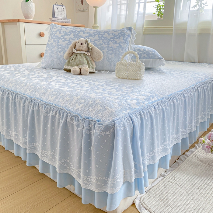 91家纺网 家纺一手货源 找家纺 伊人坊 2026新款A类550克凉感提花值过0.21冰豆豆家用凉席子三件套夏季-床裙款 花蝴蝶－蓝