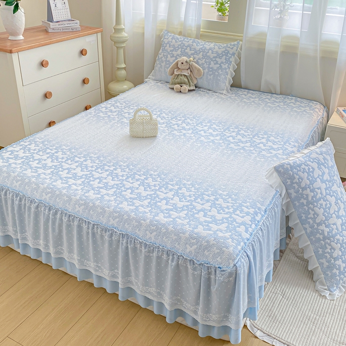 91家纺网 家纺一手货源 找家纺 伊人坊 2026新款A类550克凉感提花值过0.21冰豆豆家用凉席子三件套夏季-床裙款 花蝴蝶－蓝