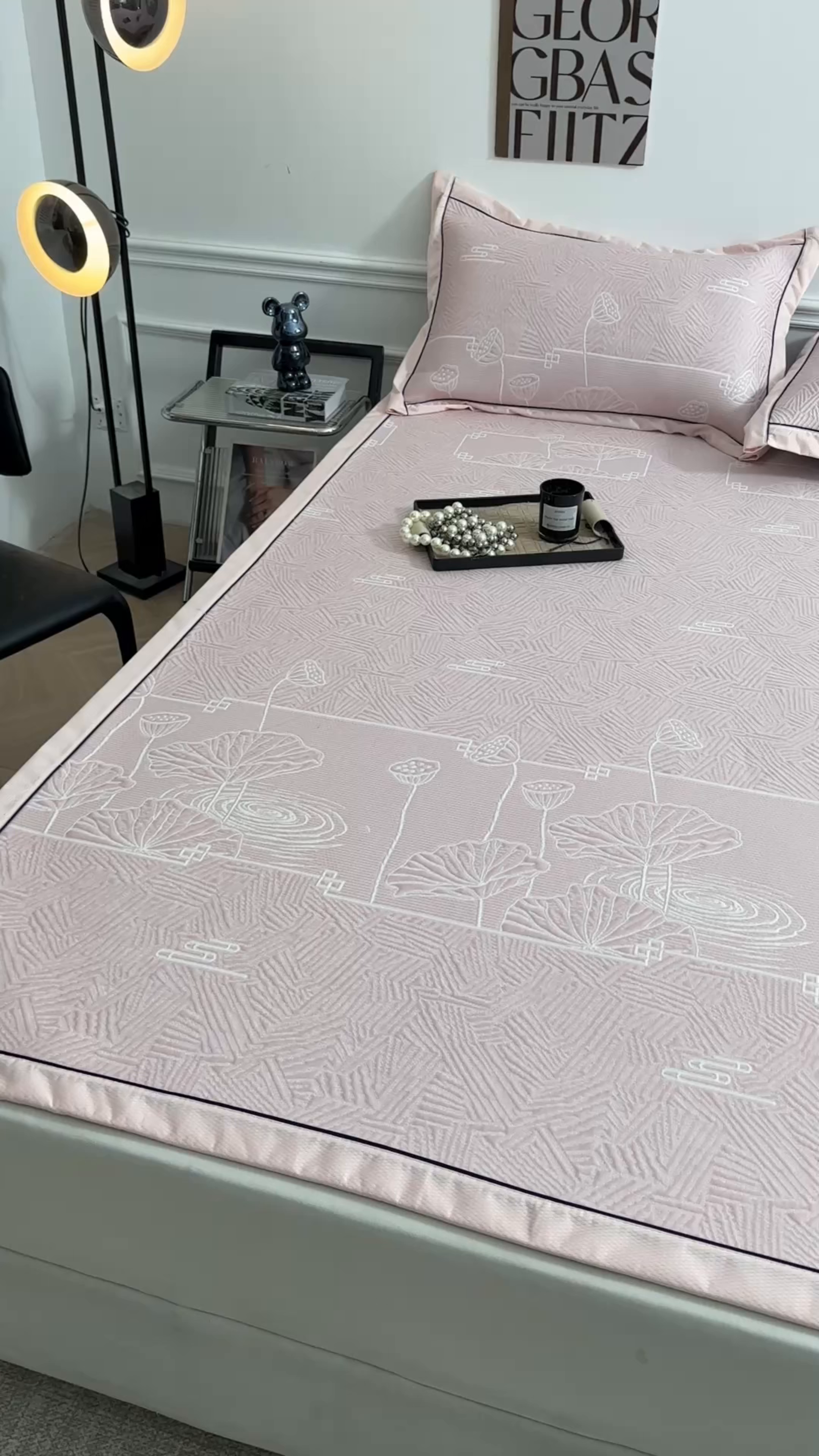 91家纺网 家纺一手货源 找家纺 绒艺席业 2026年新款立体浮雕工艺正宗凉感豆豆席凉席席子-平铺款 豆豆荷塘月色-粉色