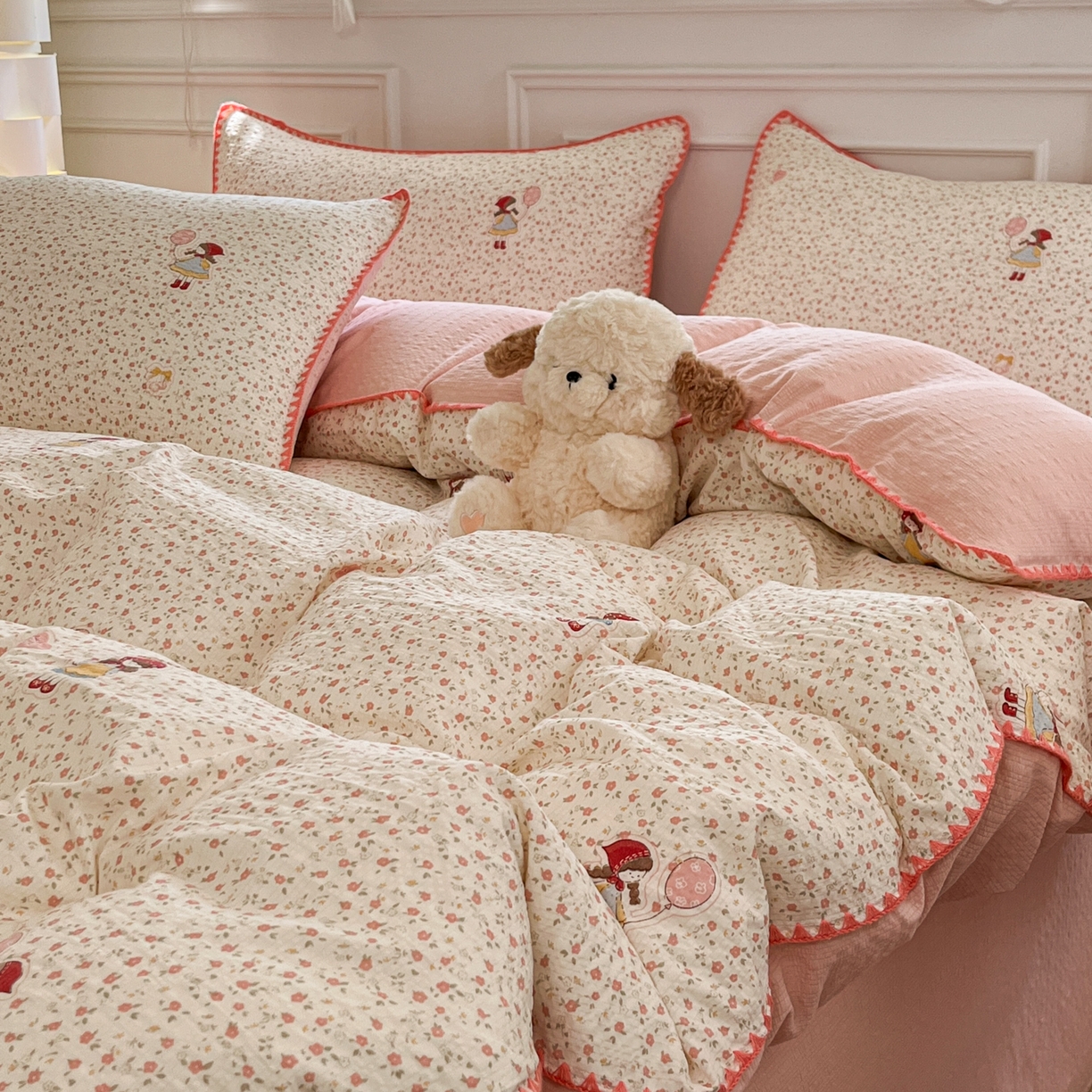 91家纺网 家纺一手货源 找家纺 慕澄家纺 2026新款小清新印花泡芙纱贝壳边四件套 少女花田