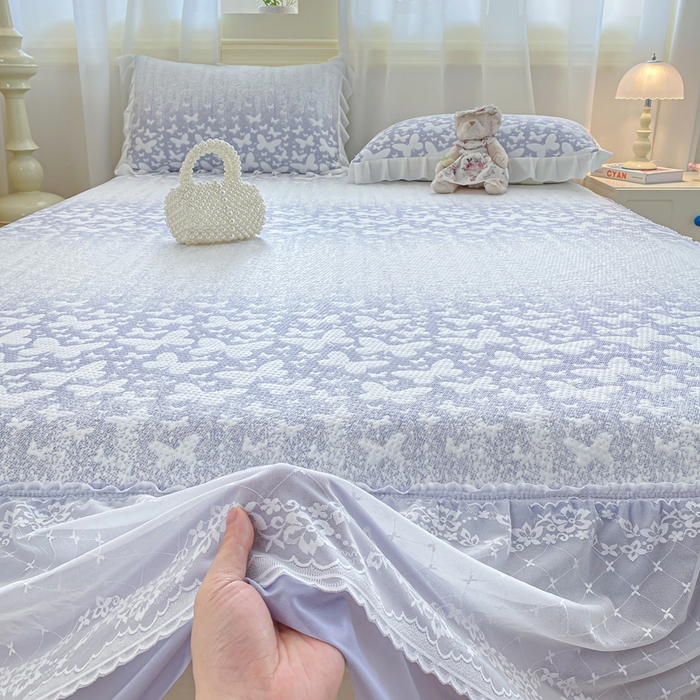 91家纺网 家纺一手货源 找家纺 伊人坊 2026新款A类550克凉感提花值过0.21冰豆豆家用凉席子三件套夏季-床裙款 花蝴蝶－蓝紫