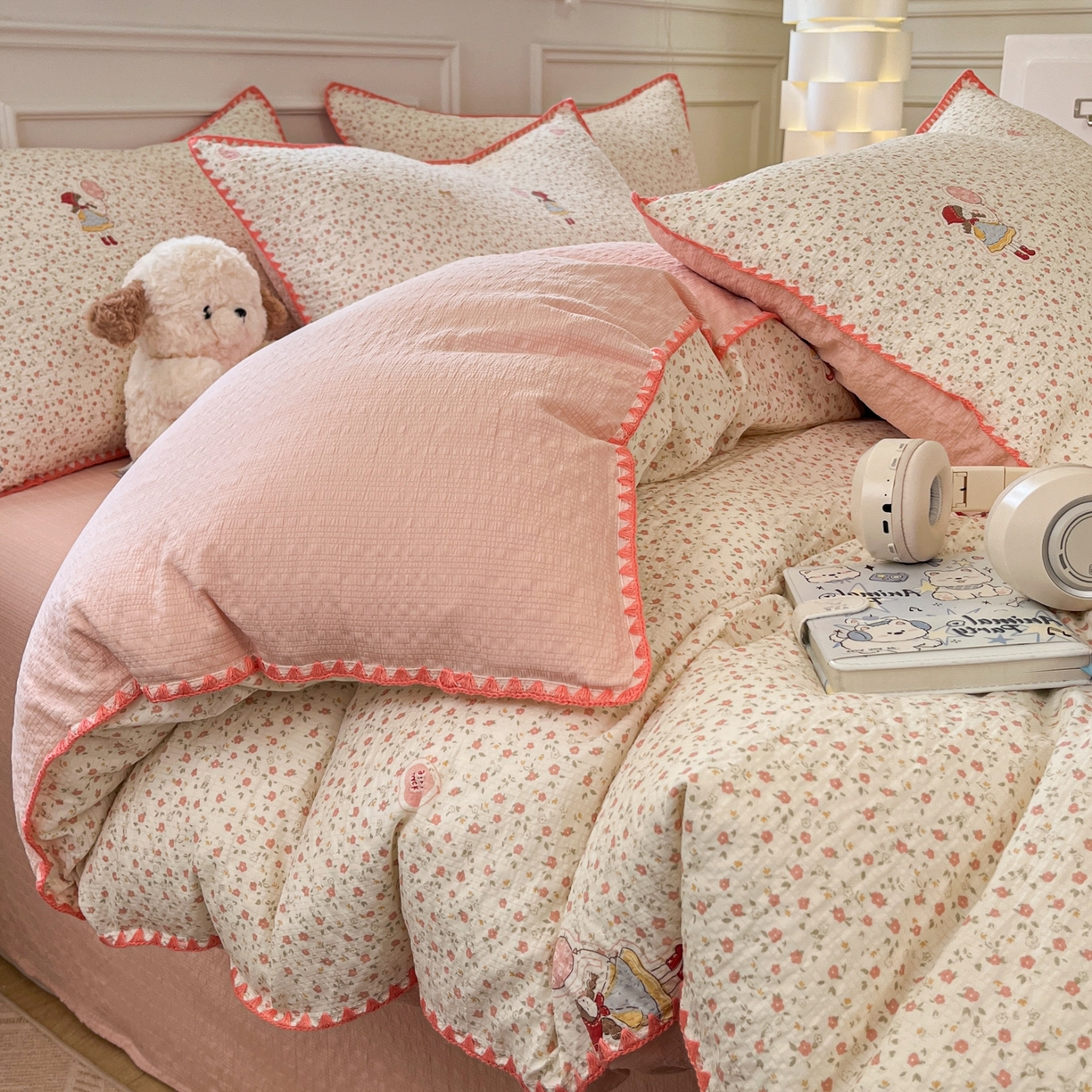 91家纺网 家纺一手货源 找家纺 慕澄家纺 2026新款小清新印花泡芙纱贝壳边四件套 少女花田