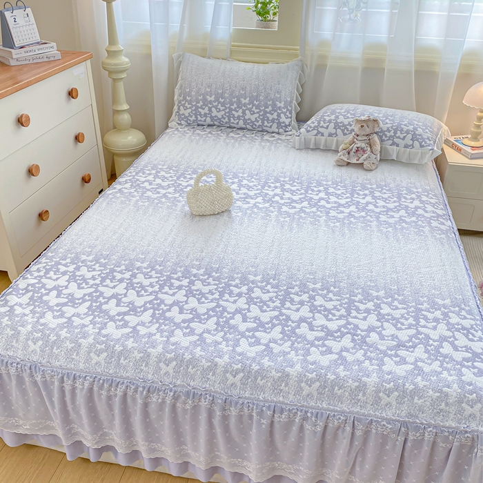 91家纺网 家纺一手货源 找家纺 伊人坊 2026新款A类550克凉感提花值过0.21冰豆豆家用凉席子三件套夏季-床裙款 花蝴蝶－蓝紫