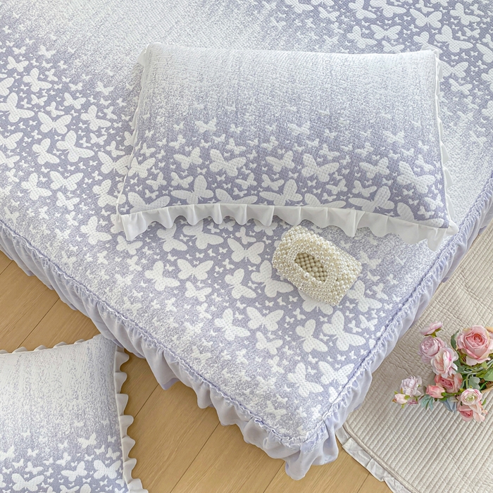 91家纺网 家纺一手货源 找家纺 伊人坊 2026新款A类550克凉感提花值过0.21冰豆豆家用凉席子三件套夏季-床裙款 花蝴蝶－蓝紫