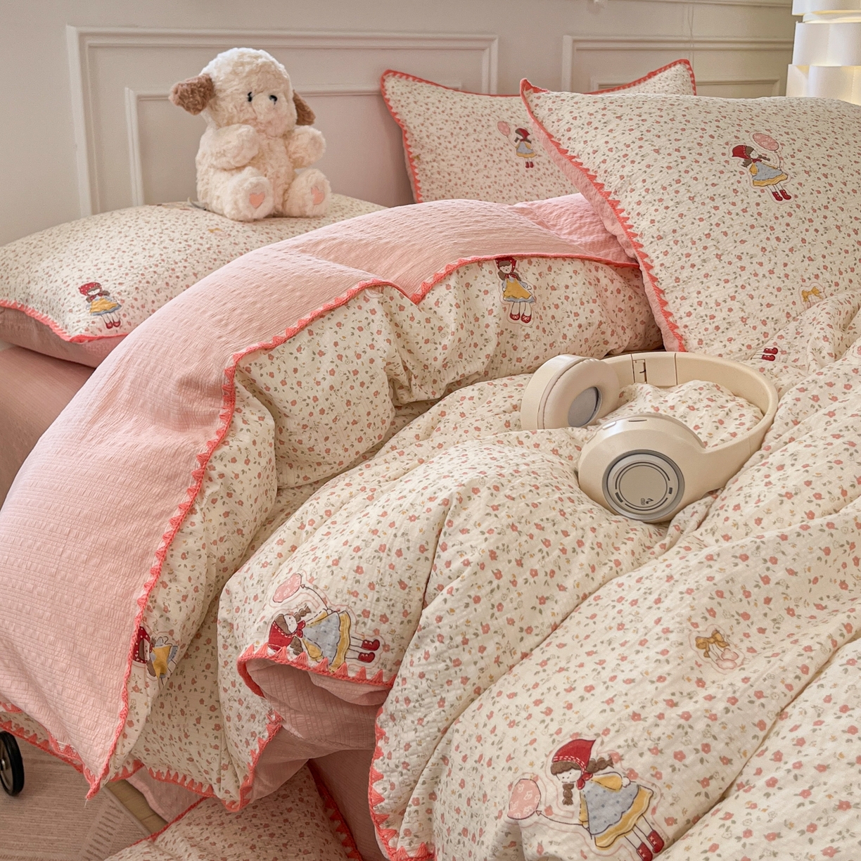 91家纺网 家纺一手货源 找家纺 慕澄家纺 2026新款小清新印花泡芙纱贝壳边四件套 少女花田