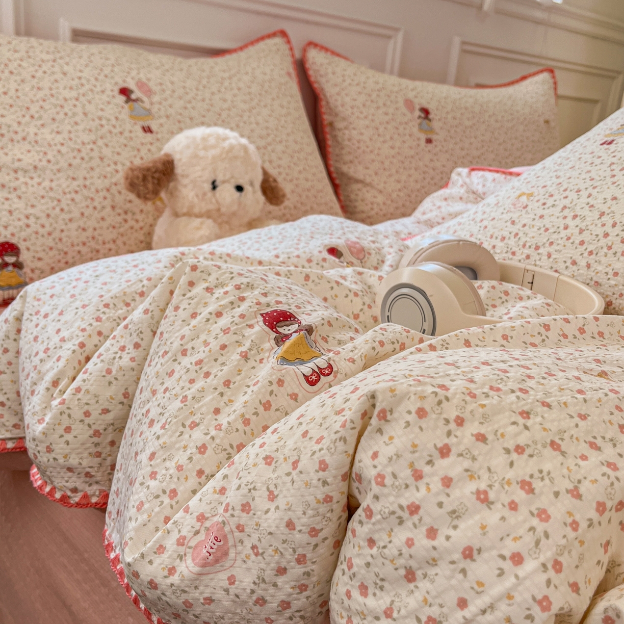 91家纺网 家纺一手货源 找家纺 慕澄家纺 2026新款小清新印花泡芙纱贝壳边四件套 少女花田