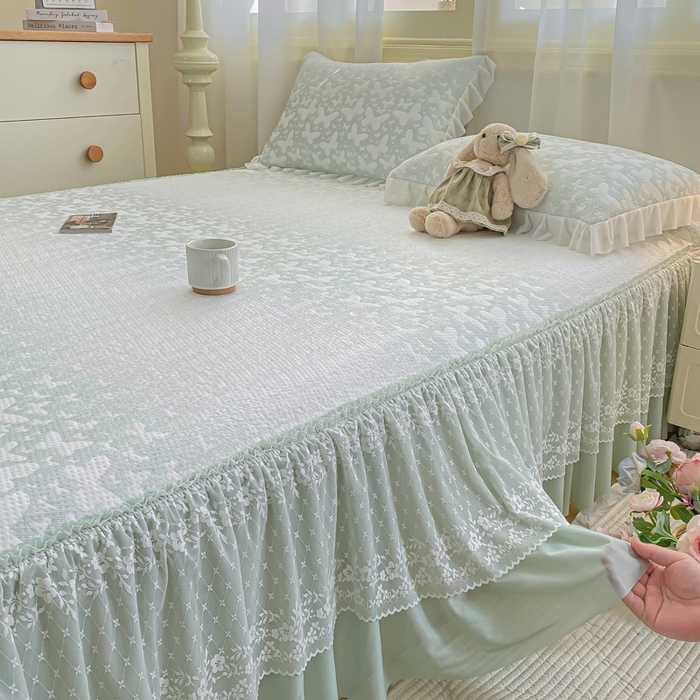 91家纺网 家纺一手货源 找家纺 伊人坊 2026新款A类550克凉感提花值过0.21冰豆豆家用凉席子三件套夏季-床裙款 花蝴蝶-绿