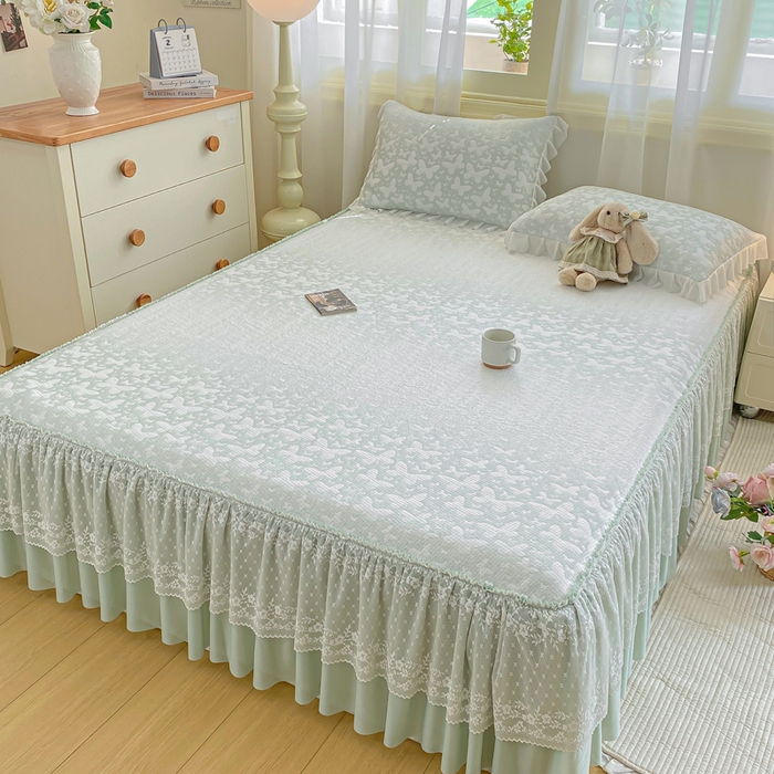 91家纺网 家纺一手货源 找家纺 伊人坊 2026新款A类550克凉感提花值过0.21冰豆豆家用凉席子三件套夏季-床裙款 花蝴蝶-绿