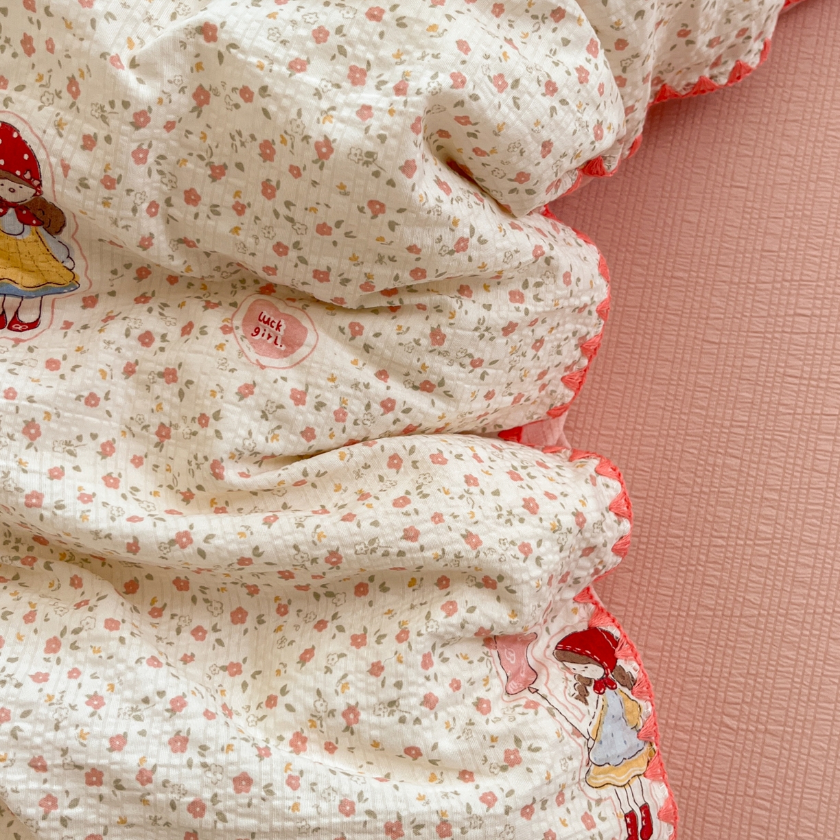 91家纺网 家纺一手货源 找家纺 慕澄家纺 2026新款小清新印花泡芙纱贝壳边四件套 少女花田
