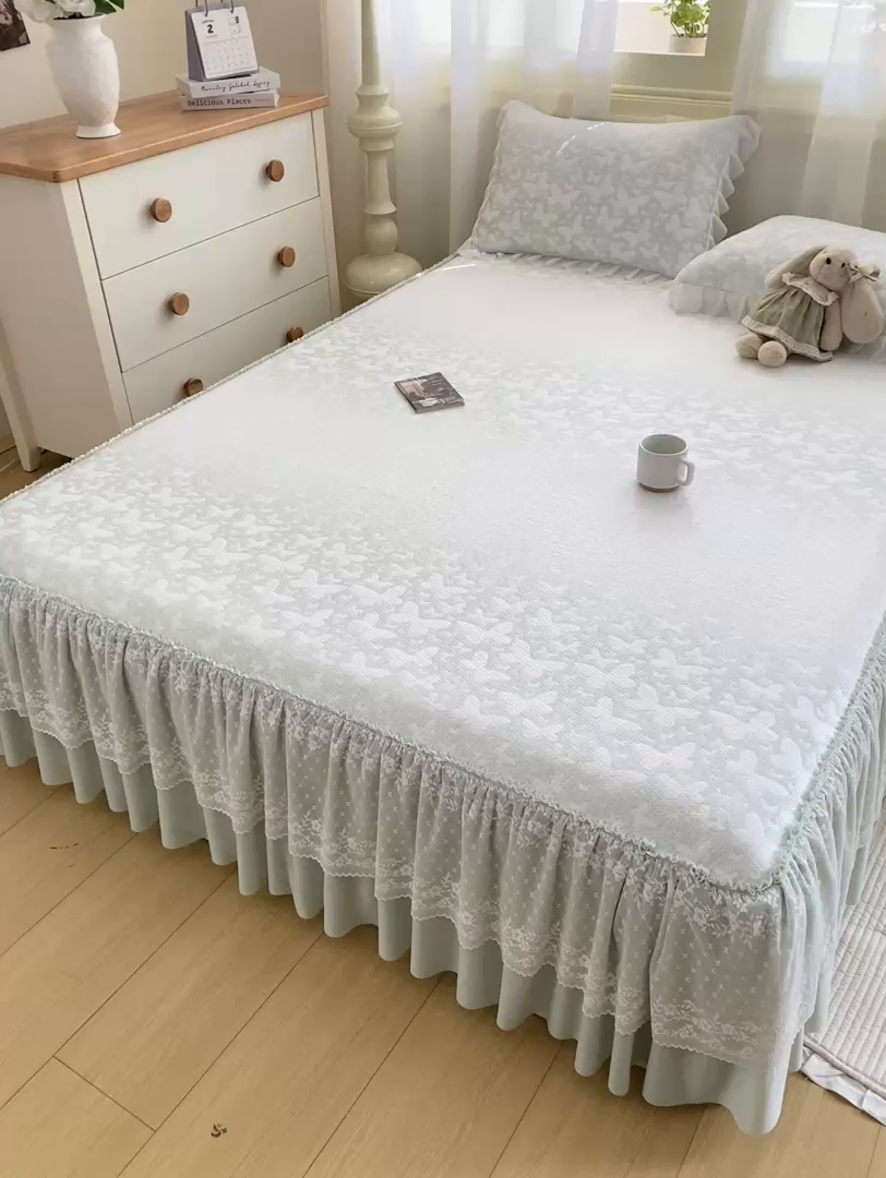 91家纺网 家纺一手货源 找家纺 伊人坊 2026新款A类550克凉感提花值过0.21冰豆豆家用凉席子三件套夏季-床裙款 花蝴蝶-绿