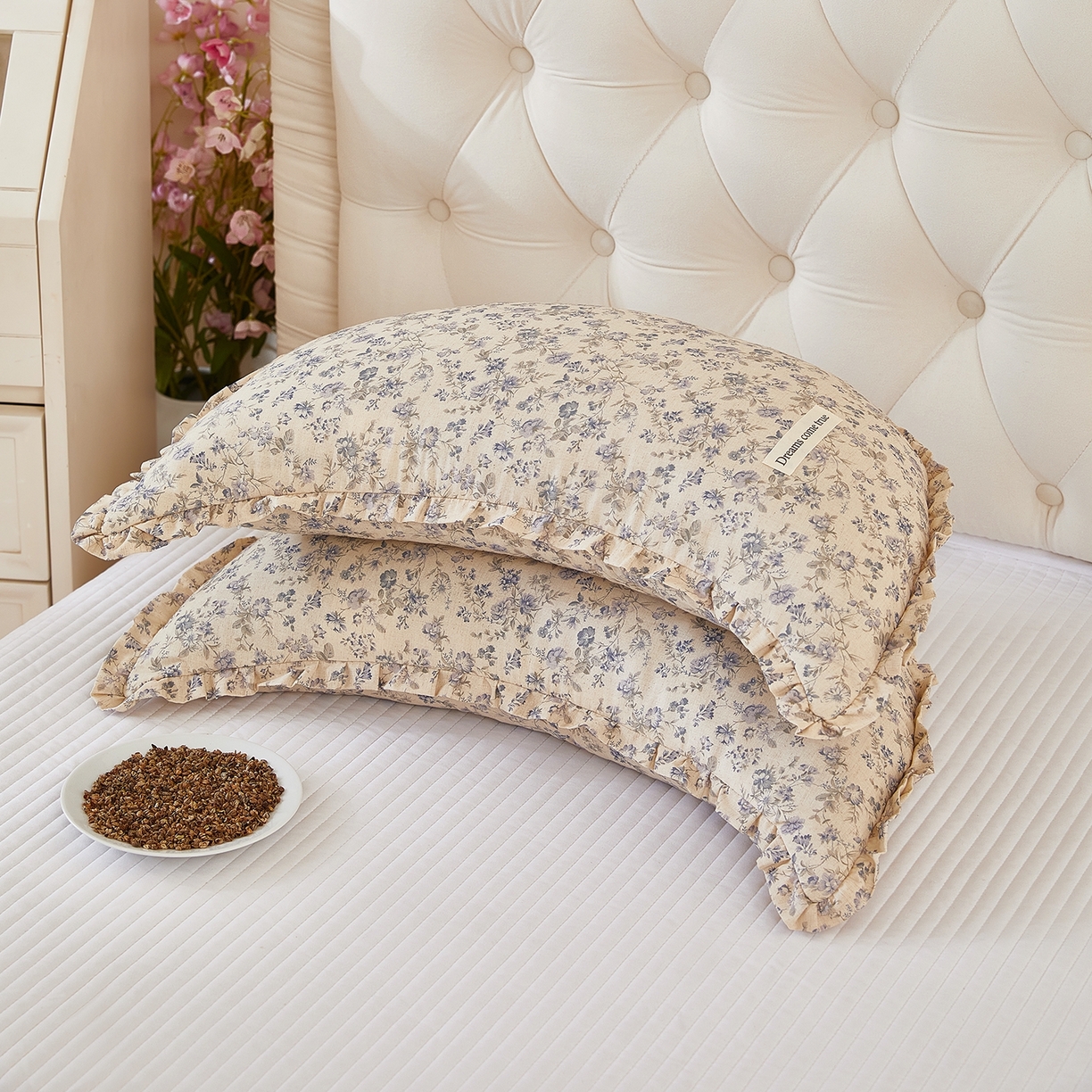 91家纺网 家纺一手货源 找家纺 梦叶草 2026新款全棉碎花月牙花边荞麦枕 全棉碎花月牙荞麦枕-碎花蓝