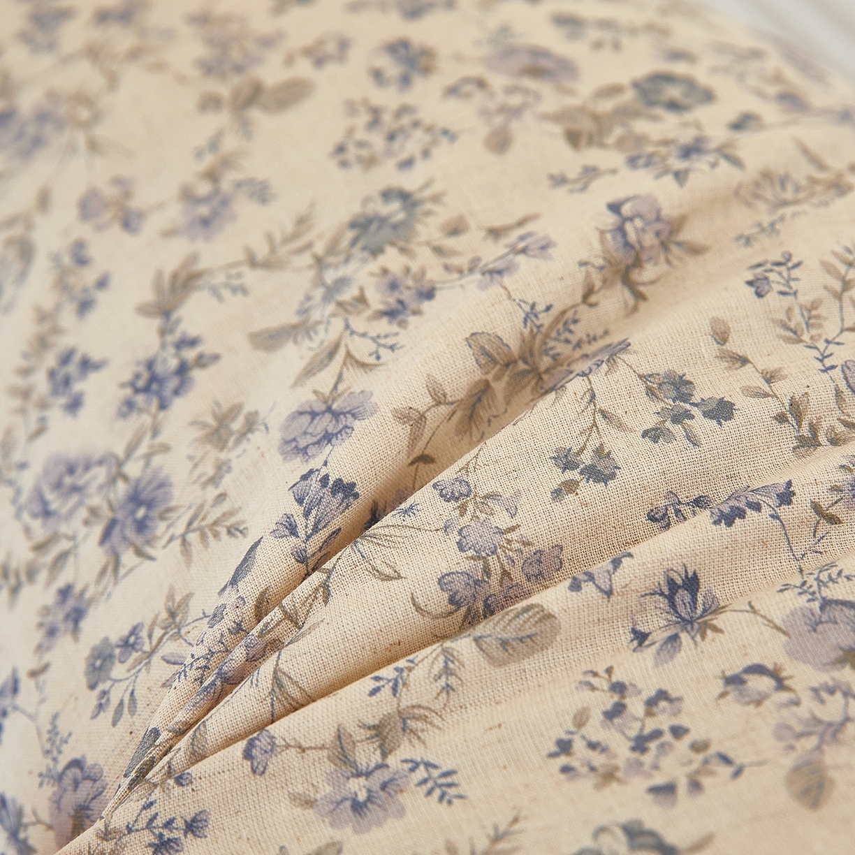 91家纺网 家纺一手货源 找家纺 梦叶草 2026新款全棉碎花月牙花边荞麦枕 全棉碎花月牙荞麦枕-碎花蓝