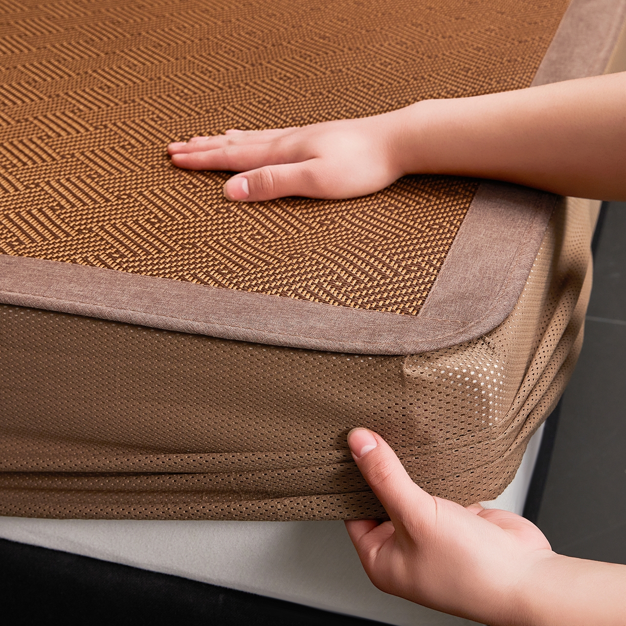 91家纺网 家纺一手货源 找家纺 绒艺席业 2026新款加密古香玉床笠款藤席凉席席子 藤韵