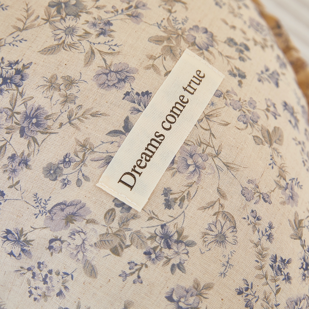 91家纺网 家纺一手货源 找家纺 梦叶草 2026新款全棉碎花月牙花边荞麦枕 全棉碎花月牙荞麦枕-碎花蓝