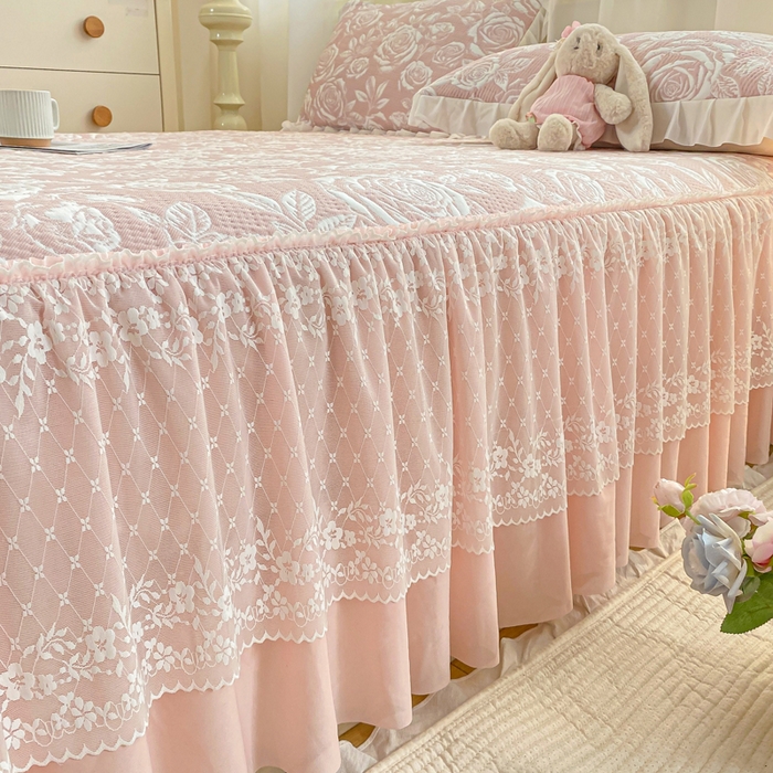 91家纺网 家纺一手货源 找家纺 伊人坊 2026新款A类550克凉感提花值过0.21冰豆豆家用凉席子三件套夏季-床裙款 玫瑰－粉