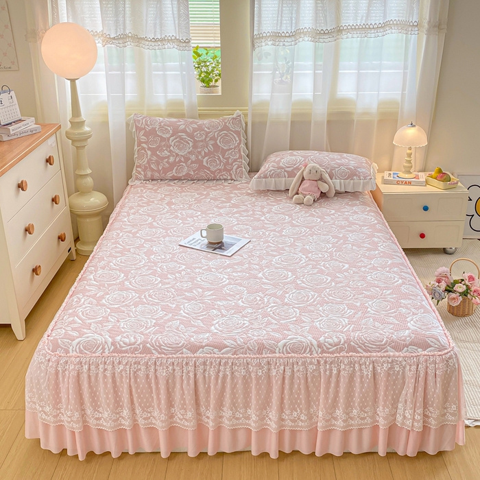 91家纺网 家纺一手货源 找家纺 伊人坊 2026新款A类550克凉感提花值过0.21冰豆豆家用凉席子三件套夏季-床裙款 玫瑰－粉