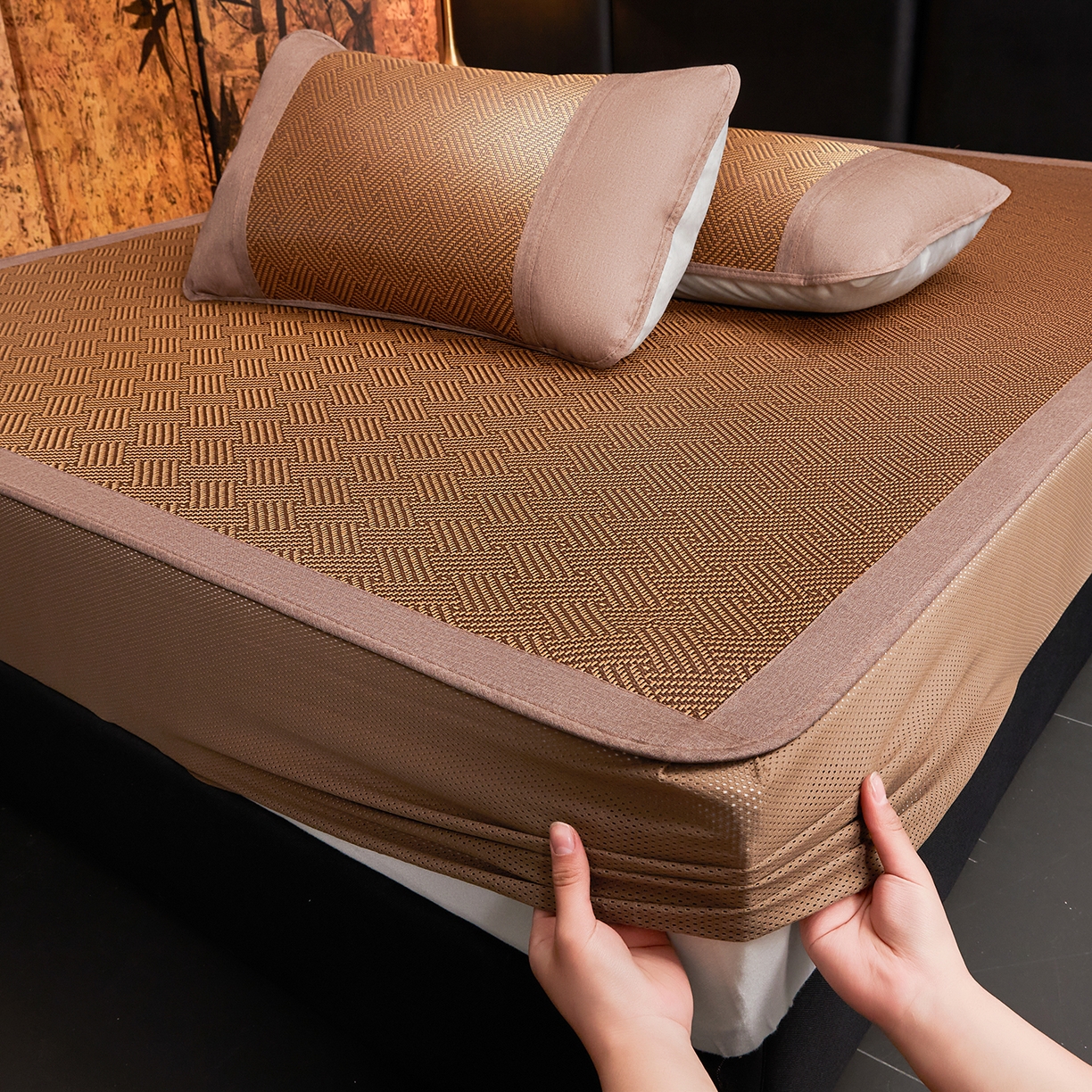 91家纺网 家纺一手货源 找家纺 绒艺席业 2026新款加密古香玉床笠款藤席凉席席子 藤韵