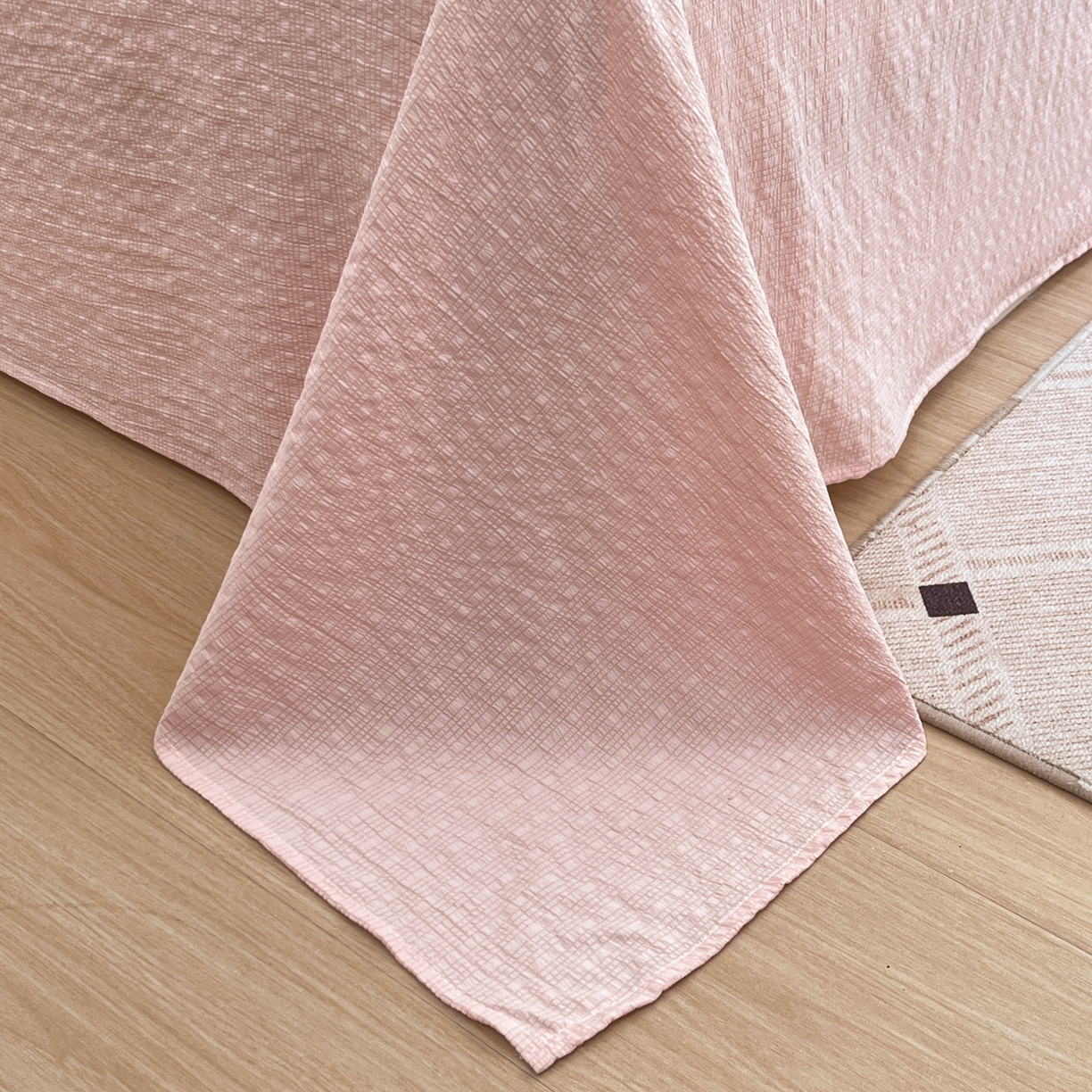 91家纺网 家纺一手货源 找家纺 慕澄家纺 2026新款小清新印花泡芙纱贝壳边四件套 甜莓小熊园