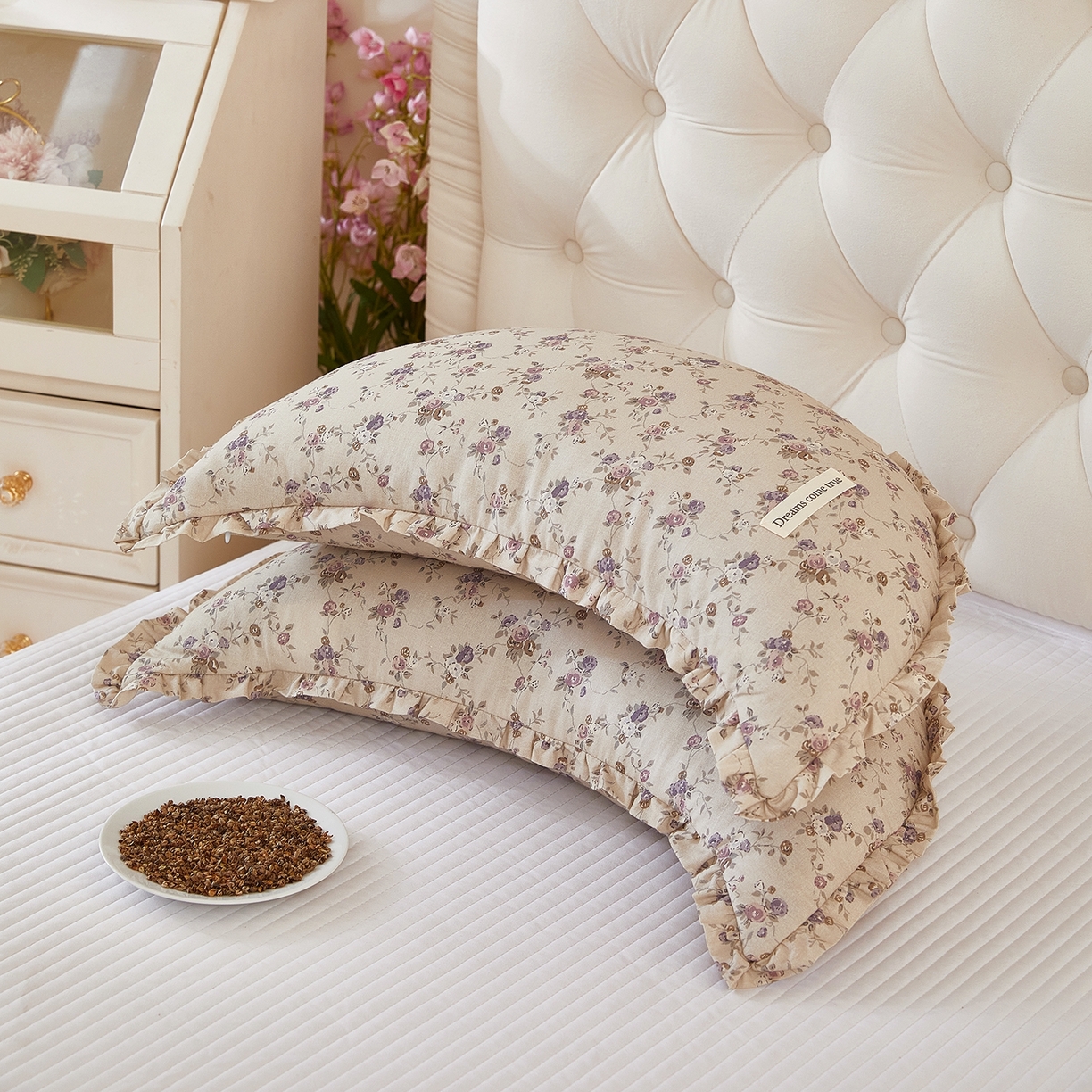 91家纺网 家纺一手货源 找家纺 梦叶草 2026新款全棉碎花月牙花边荞麦枕 全棉碎花月牙荞麦枕-碎花紫