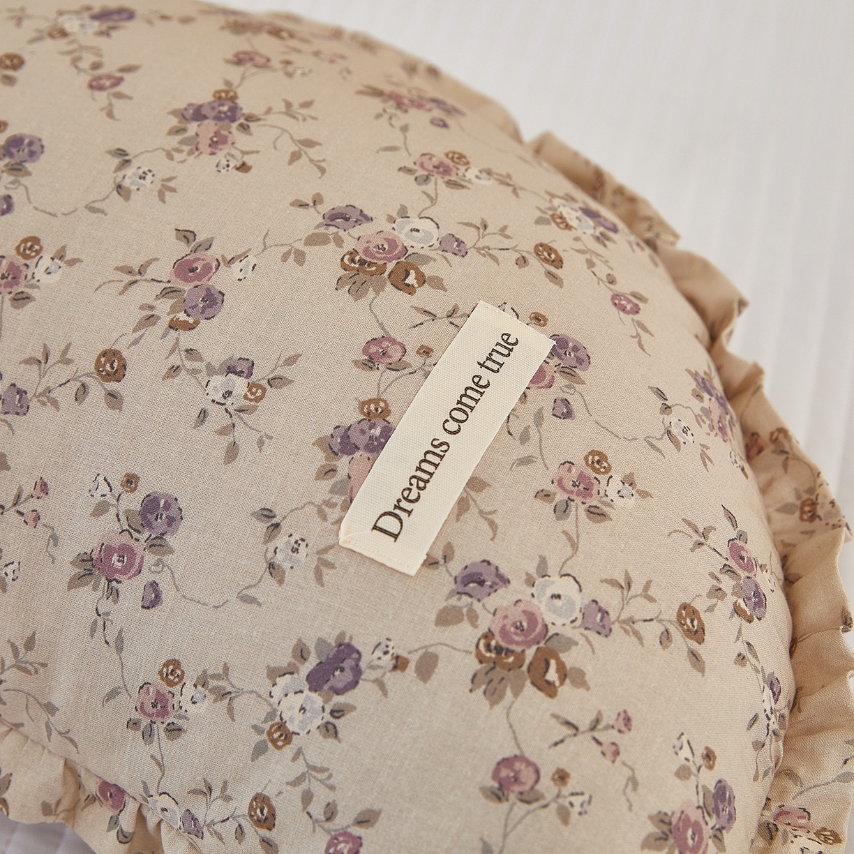 91家纺网 家纺一手货源 找家纺 梦叶草 2026新款全棉碎花月牙花边荞麦枕 全棉碎花月牙荞麦枕-碎花紫