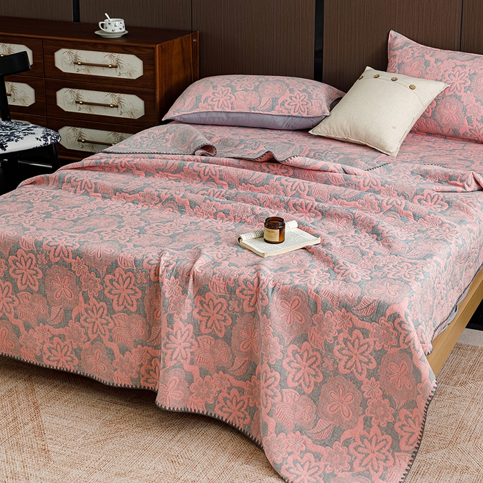 91家纺网 家纺一手货源 找家纺 悦然毛巾被 2026新款全棉三层纱A类多功能毛巾被休闲毯夏被床盖床单 花间小憩