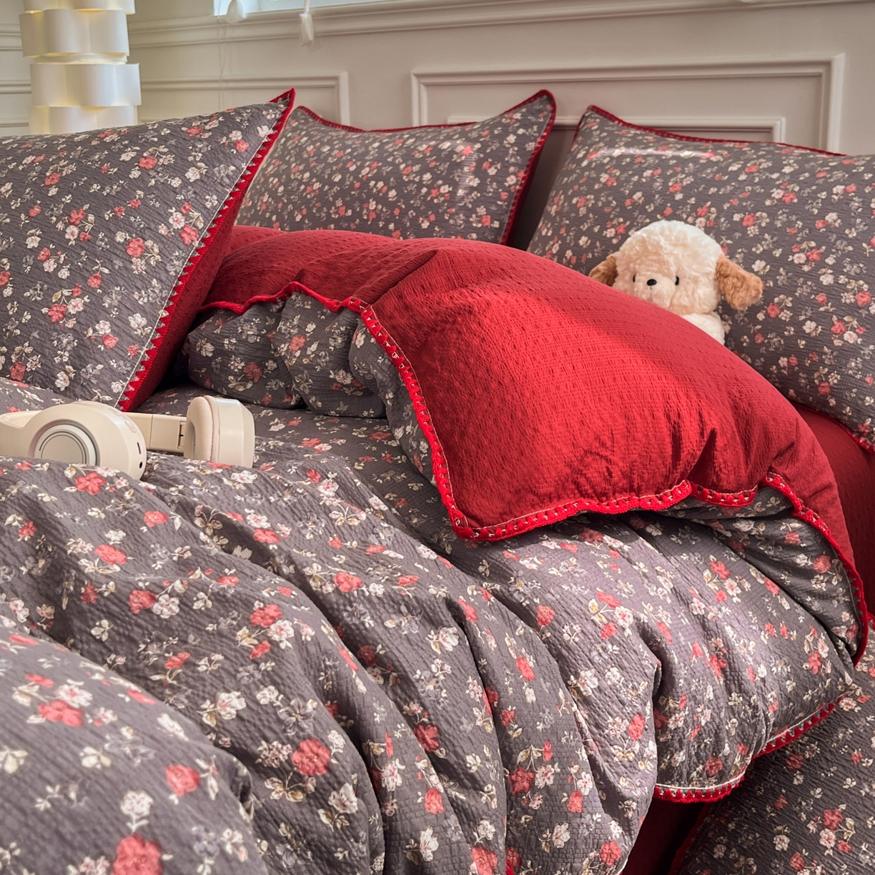 91家纺网 家纺一手货源 找家纺 慕澄家纺 2026新款小清新印花泡芙纱贝壳边四件套 午夜花园