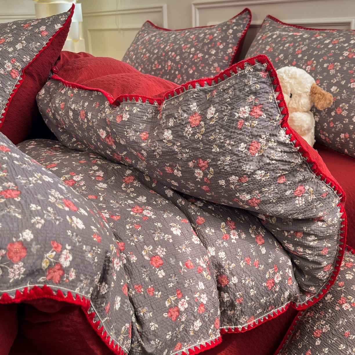 91家纺网 家纺一手货源 找家纺 慕澄家纺 2026新款小清新印花泡芙纱贝壳边四件套 午夜花园