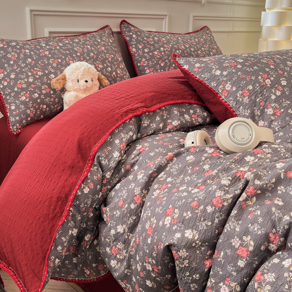 91家纺网 家纺一手货源 找家纺 慕澄家纺 2026新款小清新印花泡芙纱贝壳边四件套 午夜花园