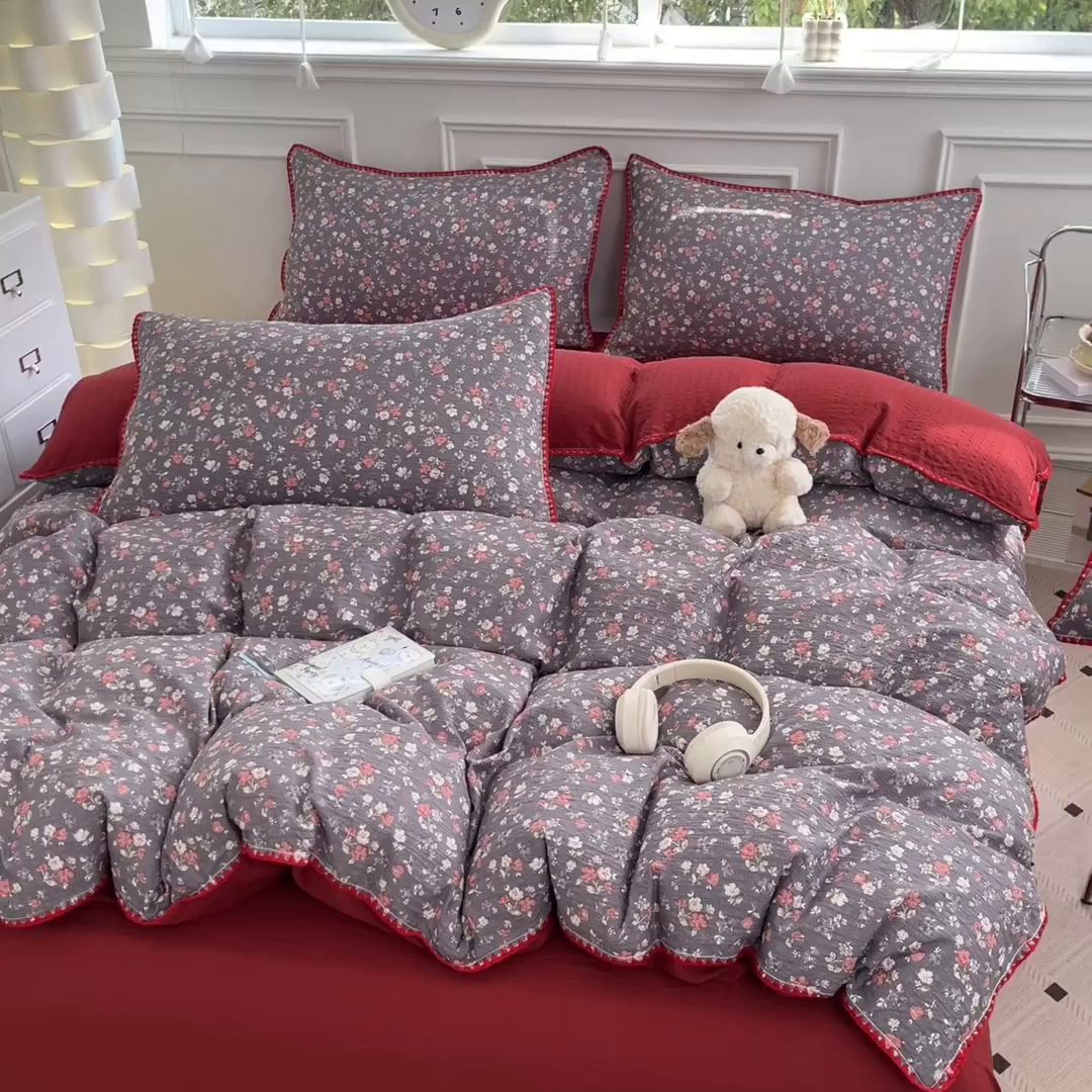 91家纺网 家纺一手货源 找家纺 慕澄家纺 2026新款小清新印花泡芙纱贝壳边四件套 午夜花园