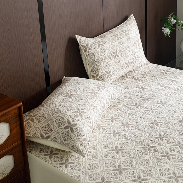 91家纺网 家纺一手货源 找家纺 悦然毛巾被 2026新款全棉三层纱A类多功能毛巾被休闲毯夏被床盖床单 几何序章