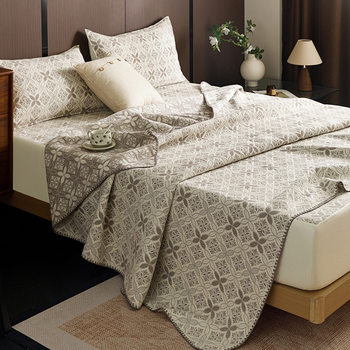 91家纺网 家纺一手货源 找家纺 悦然毛巾被 2026新款全棉三层纱A类多功能毛巾被休闲毯夏被床盖床单 几何序章