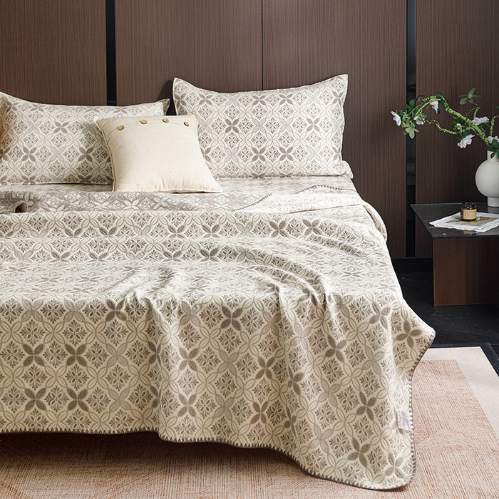 91家纺网 家纺一手货源 找家纺 悦然毛巾被 2026新款全棉三层纱A类多功能毛巾被休闲毯夏被床盖床单 几何序章