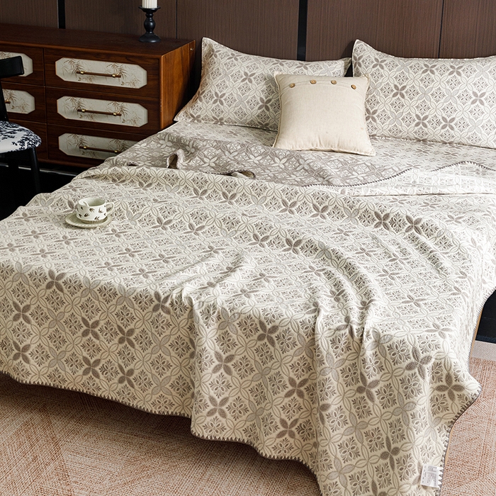 91家纺网 家纺一手货源 找家纺 悦然毛巾被 2026新款全棉三层纱A类多功能毛巾被休闲毯夏被床盖床单 几何序章