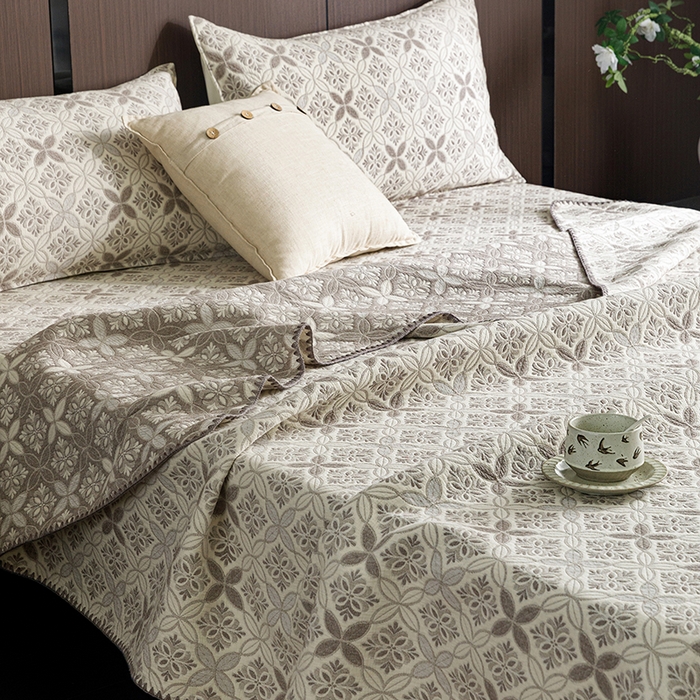 91家纺网 家纺一手货源 找家纺 悦然毛巾被 2026新款全棉三层纱A类多功能毛巾被休闲毯夏被床盖床单 几何序章